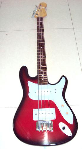 Đàn guitar bass màu đỏ đen