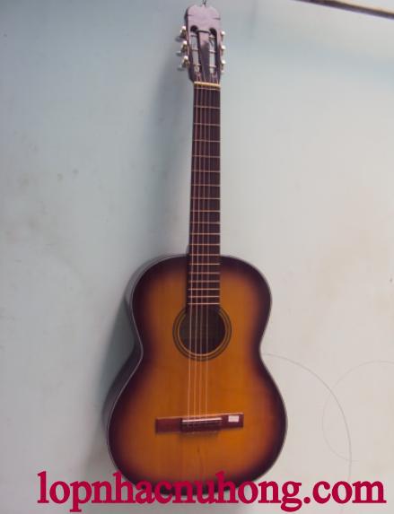 Đàn guitar màu gỗ