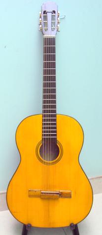 Đàn guitar vàng