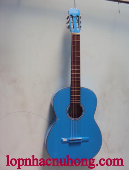 Đàn guitar xanh nước biển