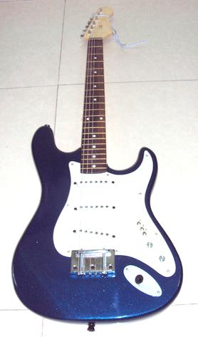 Đàn guitar điện màu xanh
