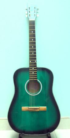 Đàn guitar xanh lá
