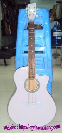 Đàn guitar màu trắng