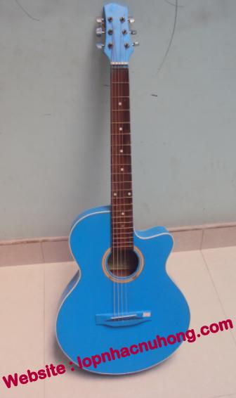 Đàn guitar màu xanh