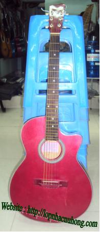 Đàn guitar sắc hồng