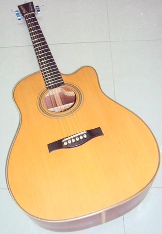 Đàn Guitar Tại Sài Gòn