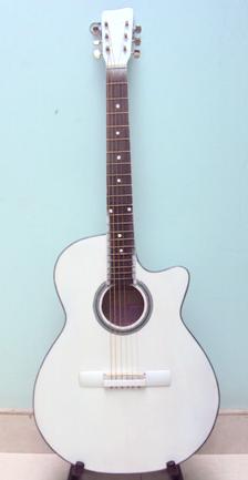 Guitar acoustic màu trắng