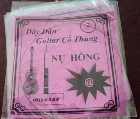 Dây guitar cổ thùng