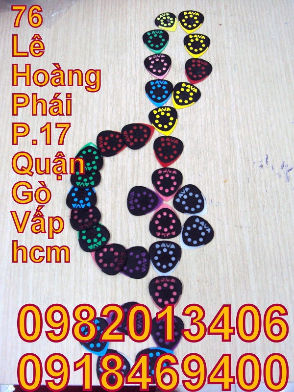 Pick gảy guitar