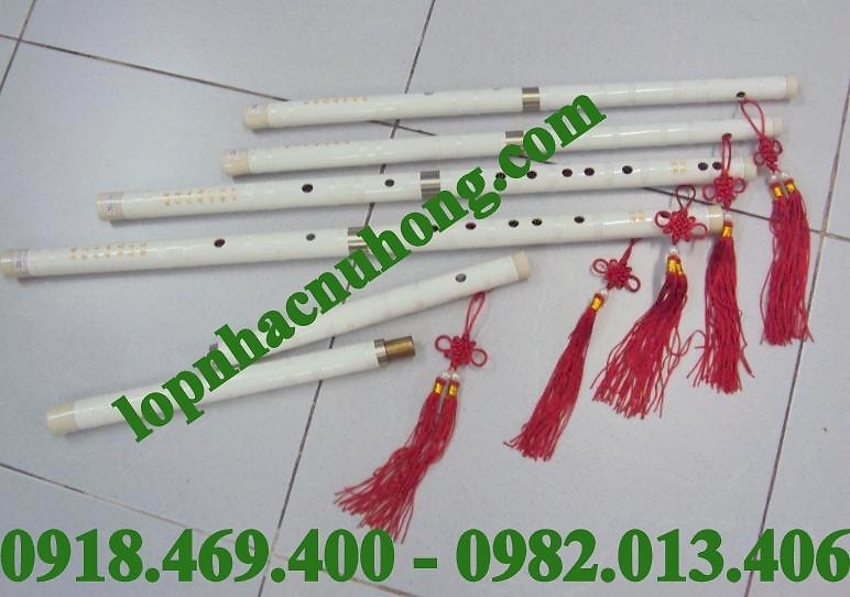 Sáo tàu màu trắng