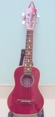 Đàn ukulele hồng đậm