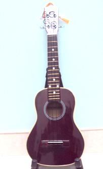 Đàn ukulele màu nâu